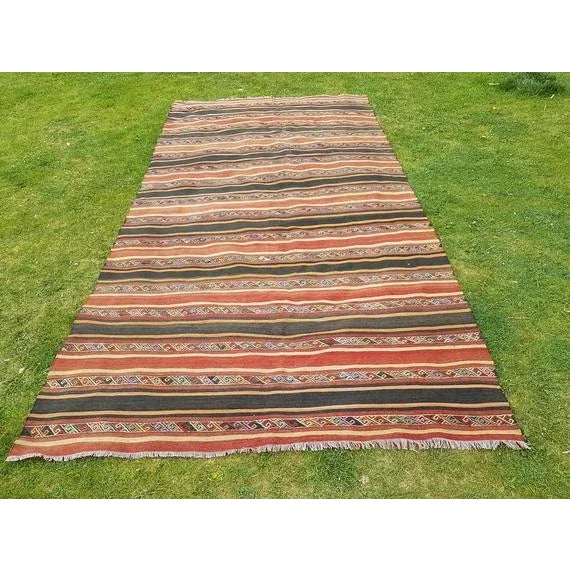 1970s Vintage Handmade Turkish Flatweave Kilim Rug - 5′8″ × 10′11″ For Sale - Image 10 of 10