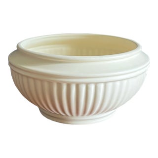 Vintage Cream Fluted Haeger Planter For Sale
