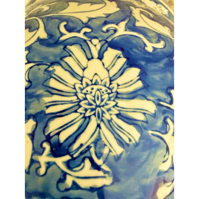 Large Traditional Chinoiserie Blue & White Ceramic Hand Painted Chinese Fish Bowl Jardiniere, Cache Pot, Garden Planter With Botanical Motif For Sale - Image 9 of 12