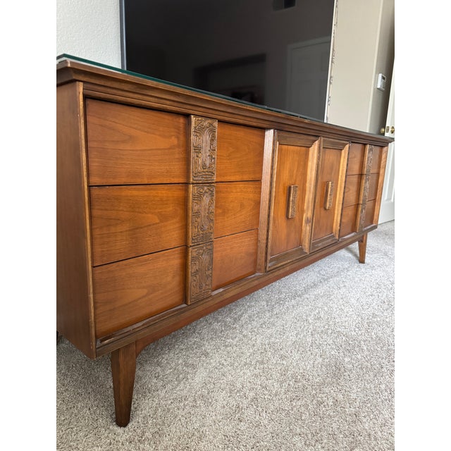 1960s Bassett Furniture Industries Mid Century Modern Dresser and Nightstand, 2 Pieces For Sale In San Diego - Image 6 of 17