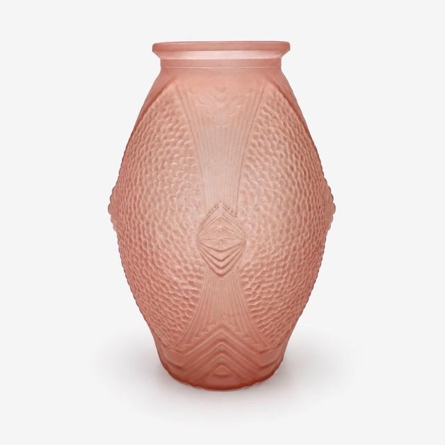 Glass Art Deco Vase in Pink Glass with Geometric Decoration, 1930s For Sale - Image 7 of 7