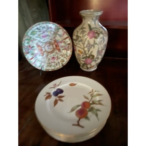 1960s 1960s Set of Six Royal Worcester Evesham Vale Dessert Plates For Sale - Image 5 of 7