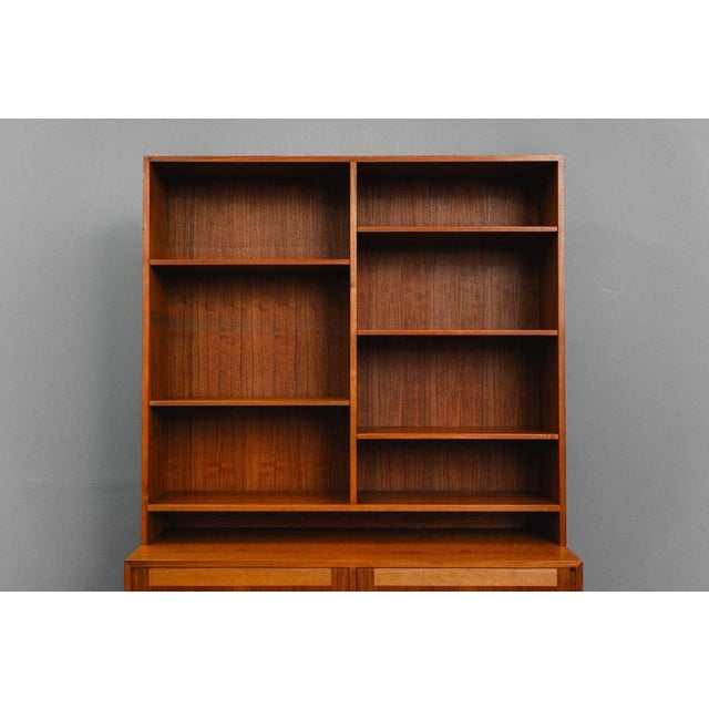 Mid-Century Bookcase in Teak and Pine For Sale - Image 10 of 18