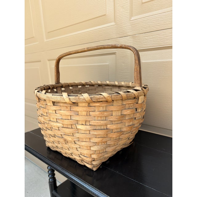 French Country Antique Late 19th Century American Splint Oak Gathering Basket For Sale - Image 3 of 10