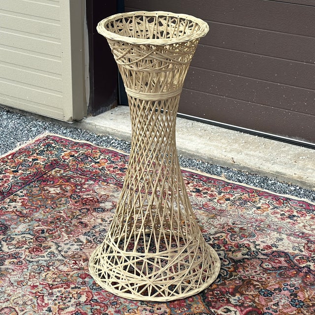 Russell Woodard Spun Fiberglass Planter Plant Stand Pedestal Base measures 16.25” diameter Top measure 12” outside...