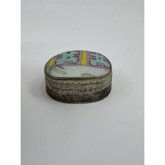 1960s Vintage Chinese Hand Painted Figure Porcelain Chard Embossed Silver Trinket Box For Sale In San Francisco - Image 6 of 7