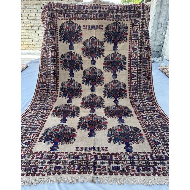 Ivory Pictorial Flower Ivory Vase Design Hand-Knotted Wool Rug - 6'10" X 9'7" For Sale - Image 8 of 13