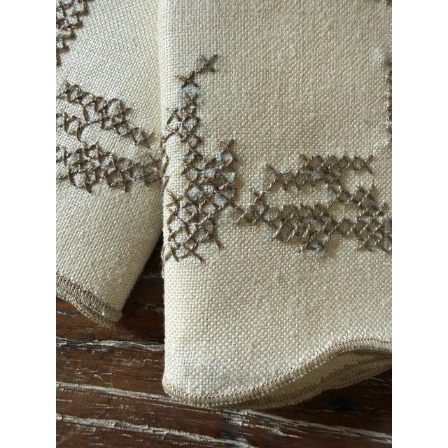 Vintage Mid Century Modern Bucilla All Linen Luncheon Napkins, Drawn Thread Embroidery, Scalloped Edges - Set of Four For Sale - Image 4 of 10