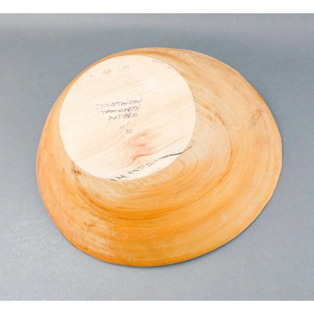 Late 20th Century Late 20th Century Don Stinson Tamworth Ontario Canada Large Hand Carved Natural Wood Bowl For Sale - Image 5 of 7