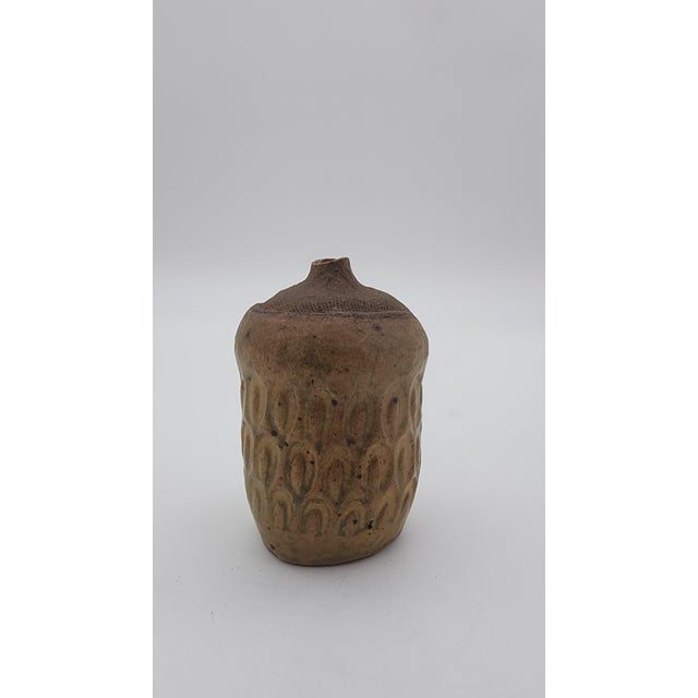 Late 20th Century 1970s MCM Textured Studio Pottery Bud Vase in Earth-Tone Glaze For Sale - Image 5 of 9