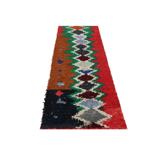 1950s Vintage Moroccan Runner Rug With Polychromatic Diamond Chevrons | Rug & Kilim For Sale - Image 5 of 7
