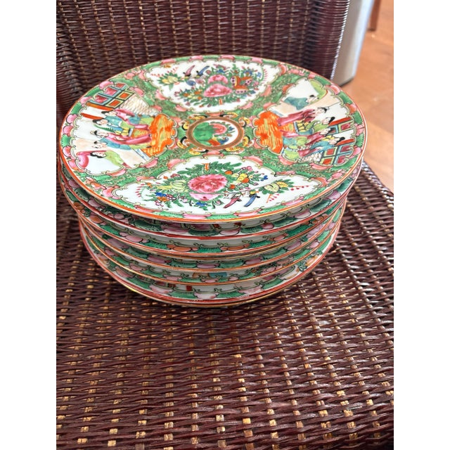 Asian Style Early 20th Century Rose Medallion Dinner Plates - Set of 8 For Sale - Image 4 of 5