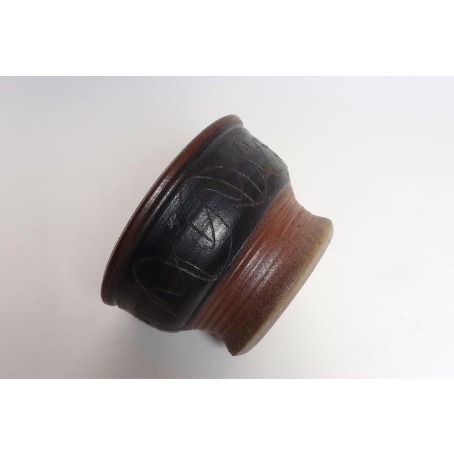 Large Vintage Maroon and Charcoal Sgraffito Ceramic Planter by Deanna Nichols For Sale - Image 4 of 14