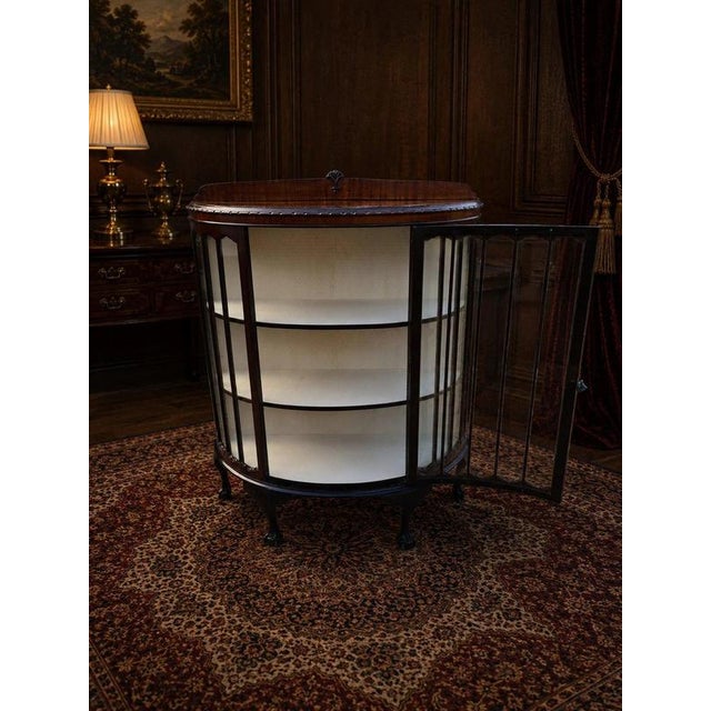 1920s Antique Queen Anne Mahogany Bowed Glass Display Cabinet, 1920 For Sale - Image 5 of 9