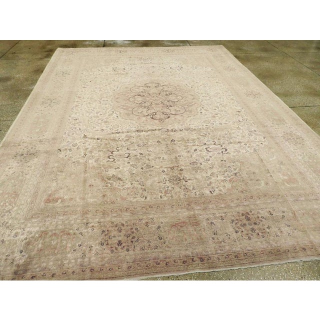 This elegant early 20th-century Turkish Sivas rug, exemplifies the refined craftsmanship and delicate aesthetic for which...