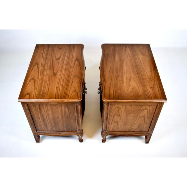 Chestnut Henredon French Provincial Nightstands, Carved Oak & Brass, 1980s, Usa For Sale - Image 8 of 12