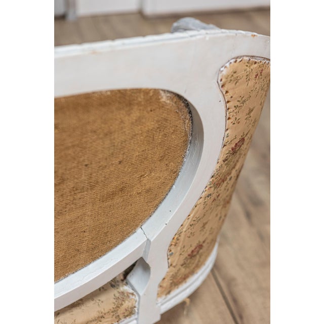 French Louis XVI Style 1900s Light Blue Canapé en Corbeille with Carved Motifs For Sale - Image 9 of 9