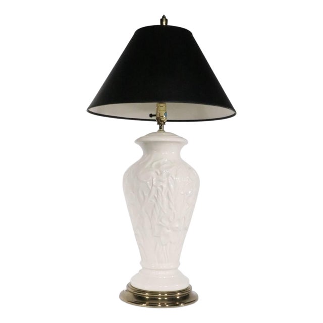 Late 20th Century Decorative White Ceramic Raised Foliate Design Table Lamp For Sale