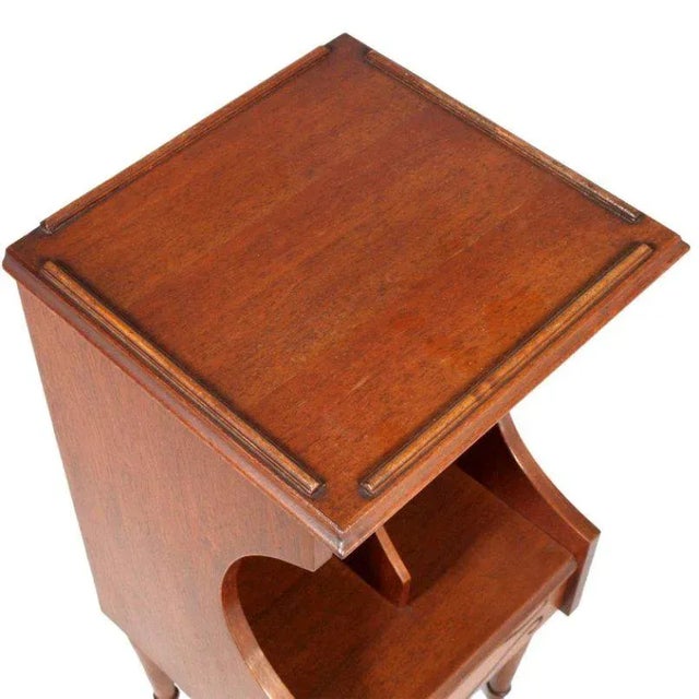 This 1940s magazine rack or nightstand is in wax-polished walnut. The internal shelf measures 35.5 cm.