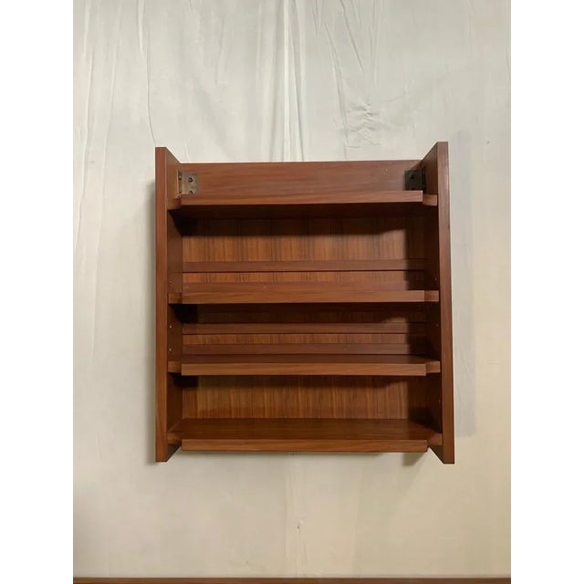Small Teak Shelf, 1970s, in Very Good conditions. Designed 1970 to 1979