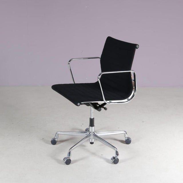 Vitra EA118 Chair by Charles & Ray Eames for Vitra, Germany, 2000s For Sale - Image 4 of 13