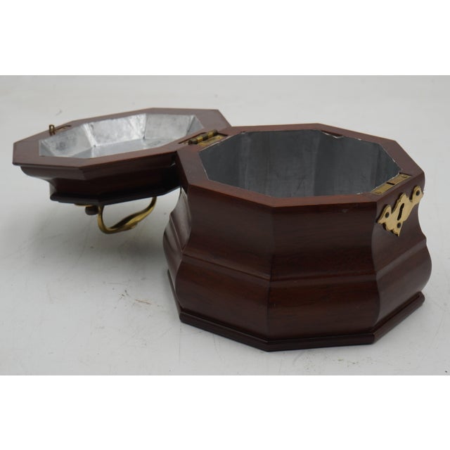 1980s Virginia Metalcrafters Colonial Williamsburg Mahogany Tea Caddy For Sale - Image 5 of 11