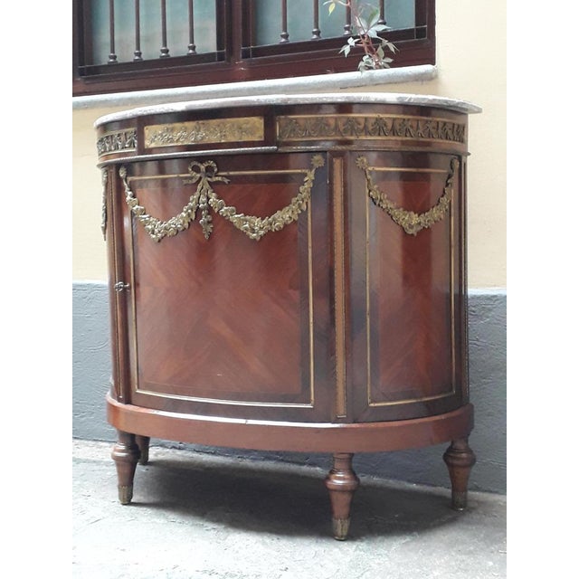 Napoleon III half-moon chest of drawers of beautiful quality, rich with gilded bronze decorations and inlays in bois de...