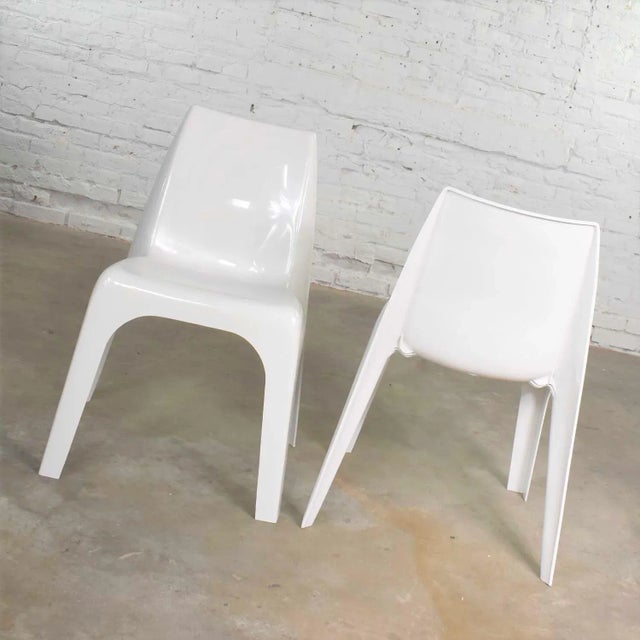 Vintage Modern White Molded Plastic Chairs Style of Kartell 4850 by Castiglioni Et Al - a Pair For Sale - Image 6 of 13