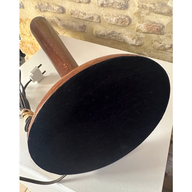 Large, oblong or shell-shaped table lamp, post-war, in excellent condition, chic and elegant. The lampshade is included;...