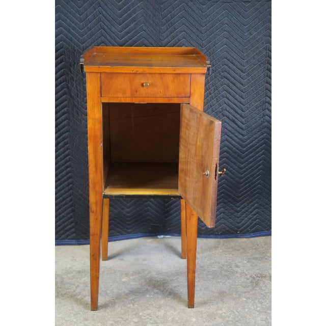 Early 19th Century Antique German Biedermeier Cherry Pillar End Table For Sale - Image 4 of 12