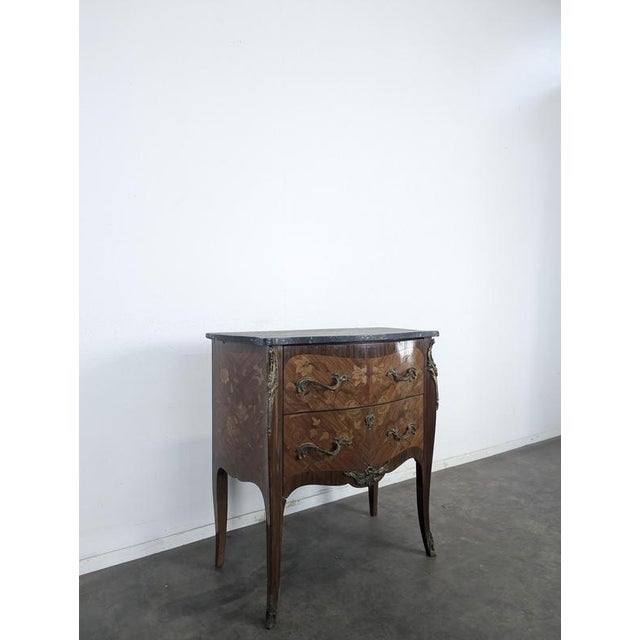 Louis Xv Style Bombé Commode in Floral Marquetry with Black Marble Top For Sale - Image 3 of 8