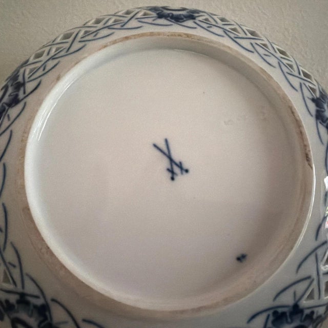 Two Antique Meissen Blue Onion reticulated serving dishes with crossed swords hallmark For Sale - Image 13 of 17