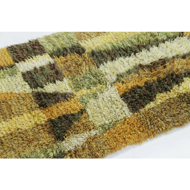 1960s Vintage Swedish Rya Runner With Green and Ochre Tectonic Geometry - Rug & Kilim For Sale - Image 5 of 8