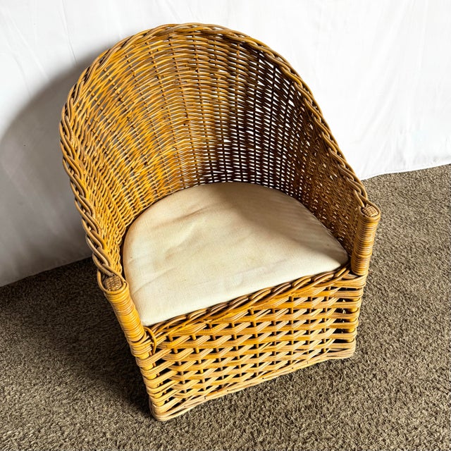 Earthy elegance meets laid-back luxury in this vintage Boho Chic wicker lounge chair. Handwoven in warm honey-toned rattan...