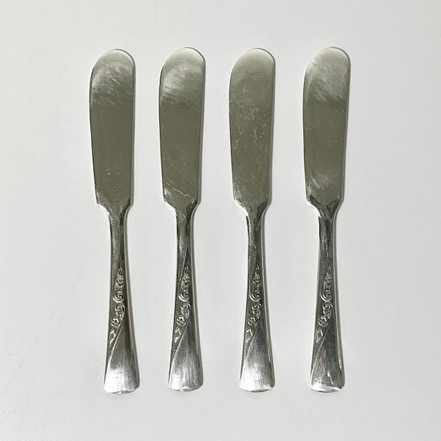 Hollywood Regency 1970s Vintage Traditional Boho Chic Revelation Silverplate Butter Knife - Set of 4 For Sale - Image 3 of 9