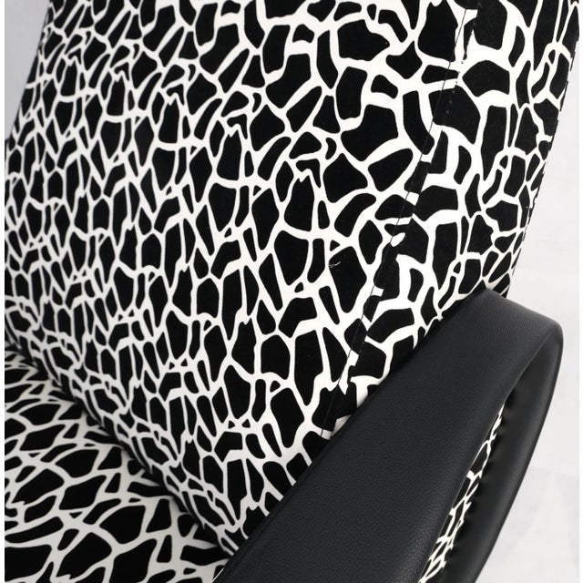 Pair Black & White Pattern Fabric Italian Mid Century Modern Lounge Chairs For Sale - Image 10 of 13