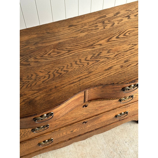 Late 19th Century Antique Serpentine Oak Chest of Drawers For Sale In Greensboro - Image 6 of 18