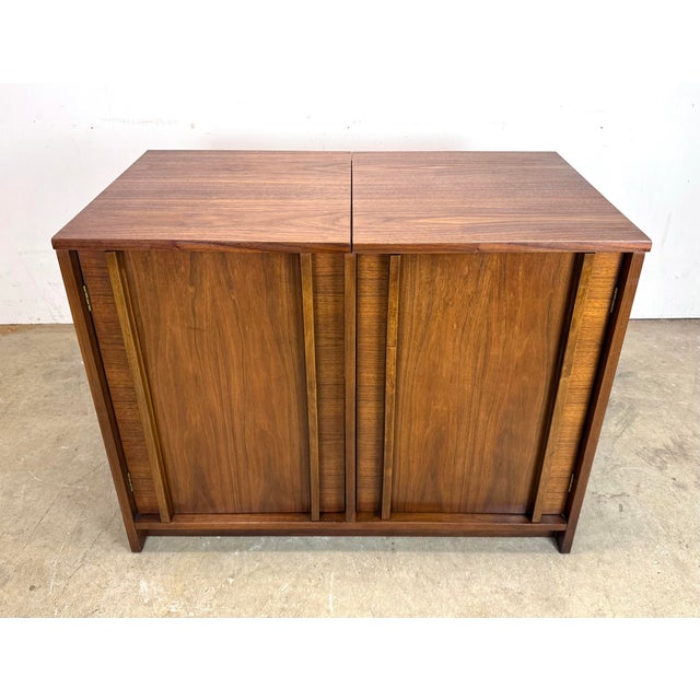 Mid Century Modern Walnut Media / Stereo Cabinet / Credenza For Sale - Image 12 of 12