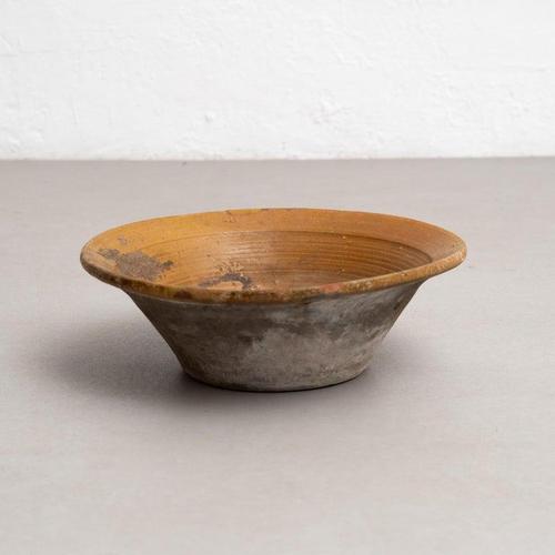 20th Century Rustic Ceramic Plate Vase in Earth Tone, 1940s For Sale - Image 4 of 13
