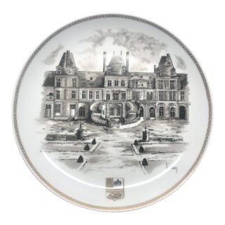 1970s Ltd Edition Chateaux De France No 1 Fontaine De Bleau Collector Plate by Louis Lourioux Castles 9.5 Inches. For Sale