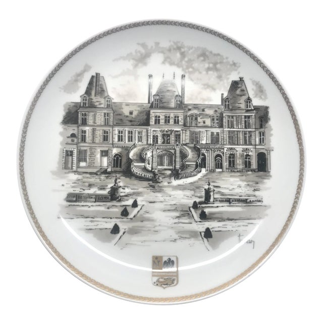 1970s Ltd Edition Chateaux De France No 1 Fontaine De Bleau Collector Plate by Louis Lourioux Castles 9.5 Inches. For Sale