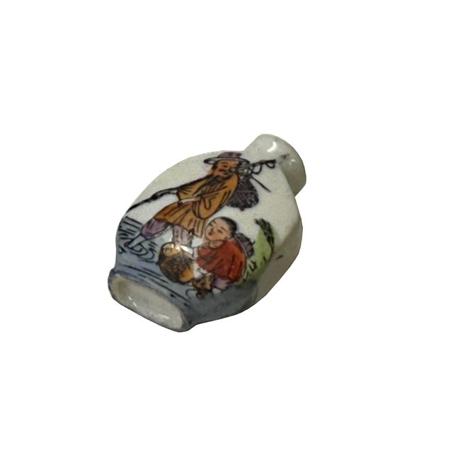 This Chinese snuff bottle is made of porcelain, the surface is hand-painted with people graphics. Unique with character,...