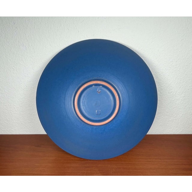 Large Mid-Century Modern German Studio Pottery Decorative Wall Plate by Eva Fritz-Lindner for Karlsruher Majolika, 1960s For Sale - Image 6 of 18