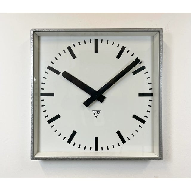 1970s Large Grey Square Wall Clock from Pragotron, 1970s For Sale - Image 5 of 13