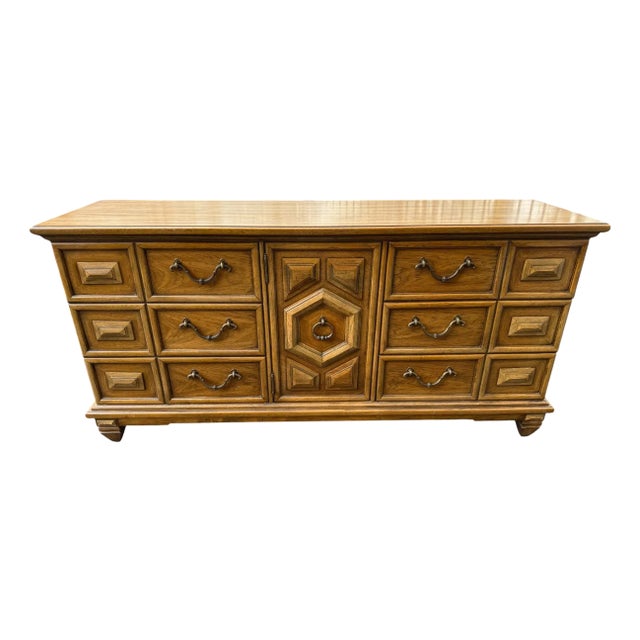 Late 20th Century Thomasville Nine Drawer Dresser For Sale