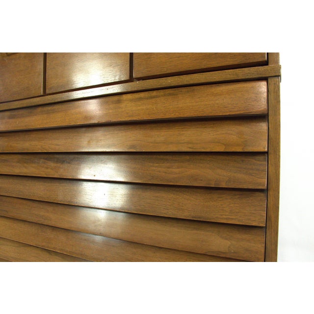 1960s Vintage Mid-Century Modern Dresser For Sale In New York - Image 6 of 10