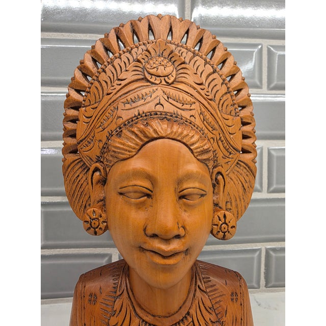 Mid-Century Balinese Art Deco Crowned Legong Dancer Bust in Premium Hardwood For Sale In Phoenix - Image 6 of 12