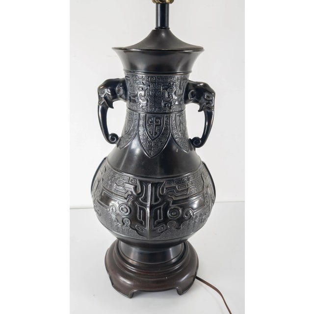 Mid 20th Century Mid 20th Century Chinese Chinoiserie James Mont Style Bronze Table Lamp For Sale - Image 5 of 10