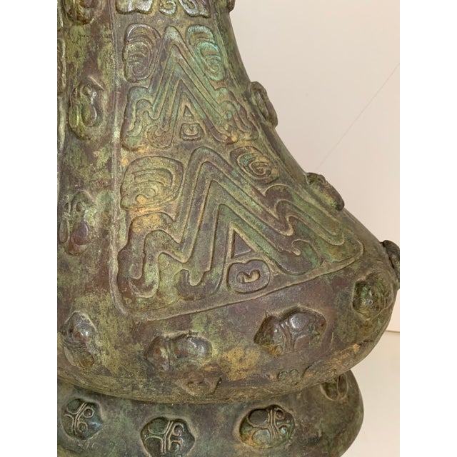 Metal Chinese Achaistic Late Shang Dynasty Inlaid Bronze Gu Vessel For Sale - Image 7 of 13