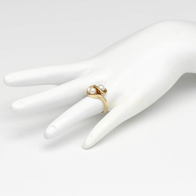 1980s 10KY Twin Cultured Pearl Bypass Ring, size 5.75 For Sale - Image 5 of 5